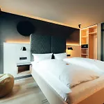 Zum Goldenen Hirsch Hotel 4*
