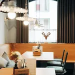 Zum Goldenen Hirsch Hotel