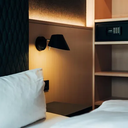 Hotel Zum Goldenen Hirsch 4*