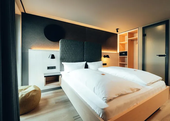 Brauereigasthof Hirsch Hotel 4*